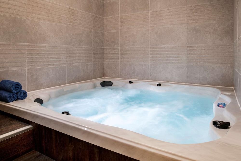DoubleTree by Hilton Riyadh Financial District Hotel & Suites