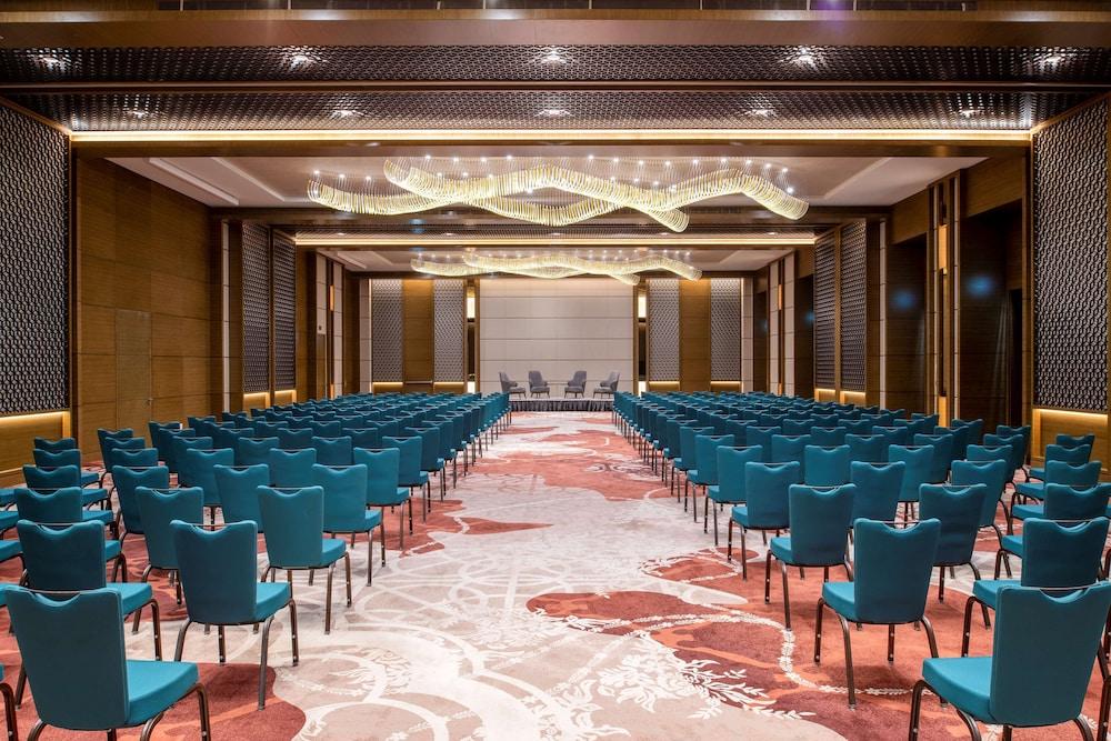 DoubleTree by Hilton Riyadh Financial District Hotel & Suites