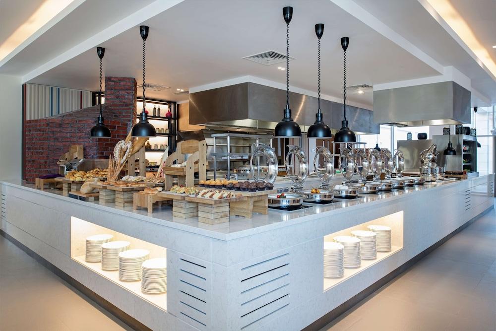 DoubleTree by Hilton Riyadh Financial District Hotel & Suites