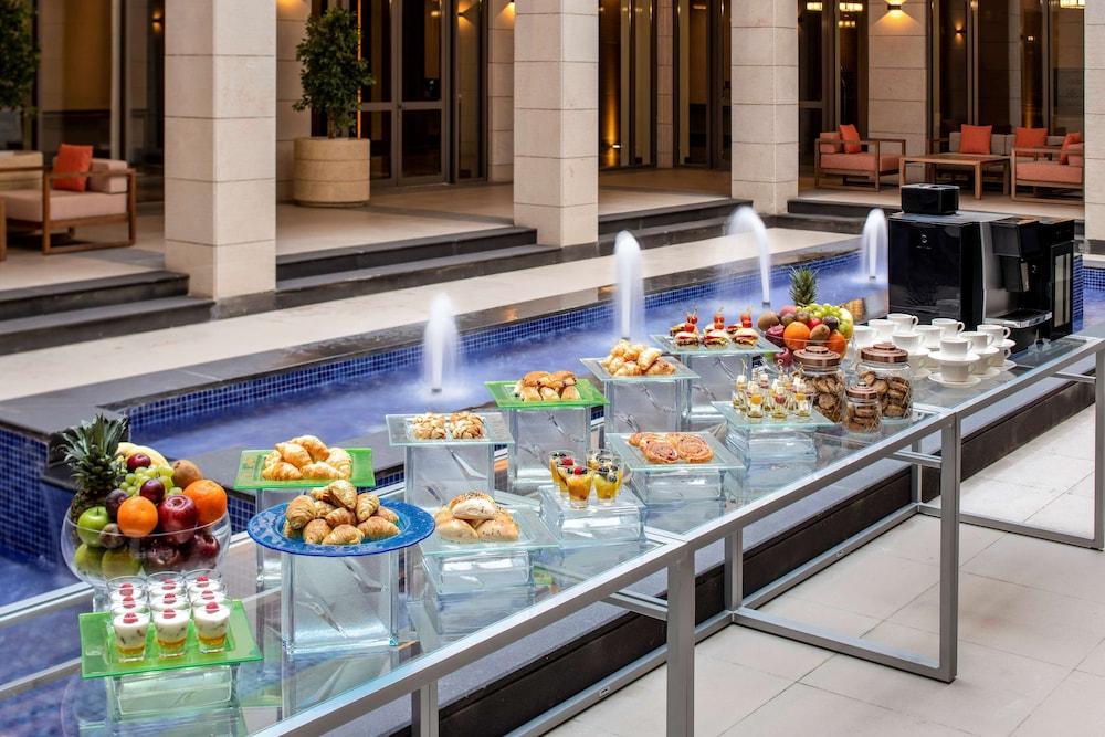 DoubleTree by Hilton Riyadh Financial District Hotel & Suites
