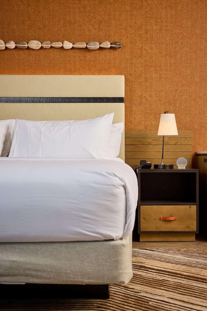 Hotel Melby Downtown Melbourne, Tapestry Collection by Hilton