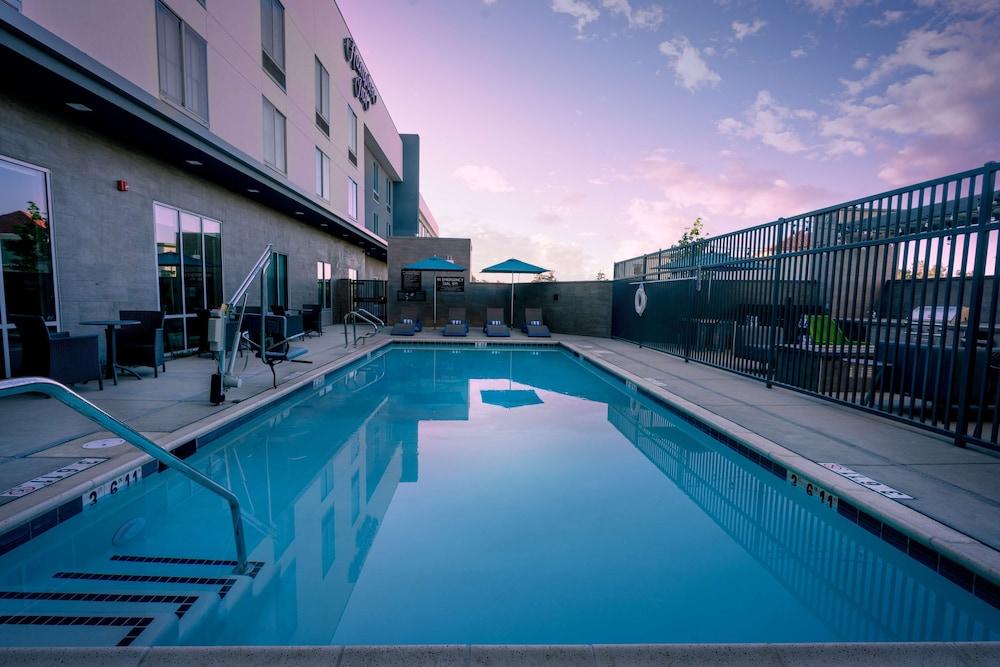 Hampton Inn Riverside March Air Reserve Base