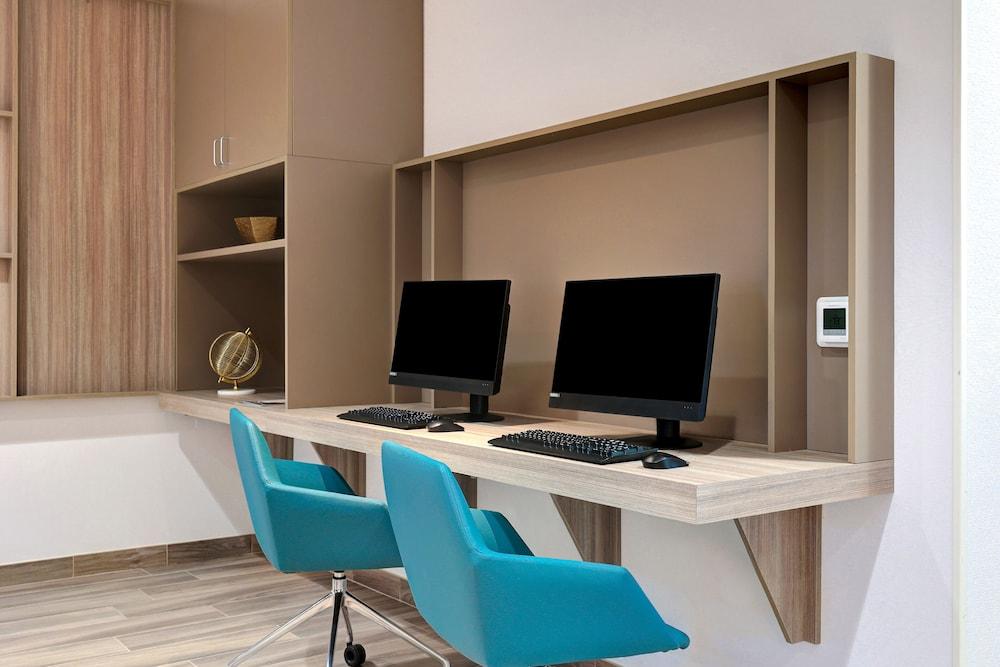 Homewood Suites by Hilton Santa Clarita