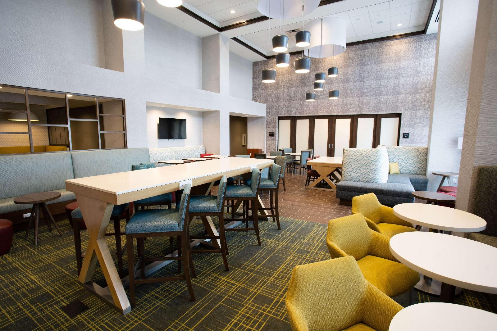 Hampton Inn & Suites St. Clairsville