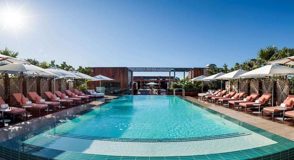The Ray Hotel Delray Beach, Curio Collection by Hilton