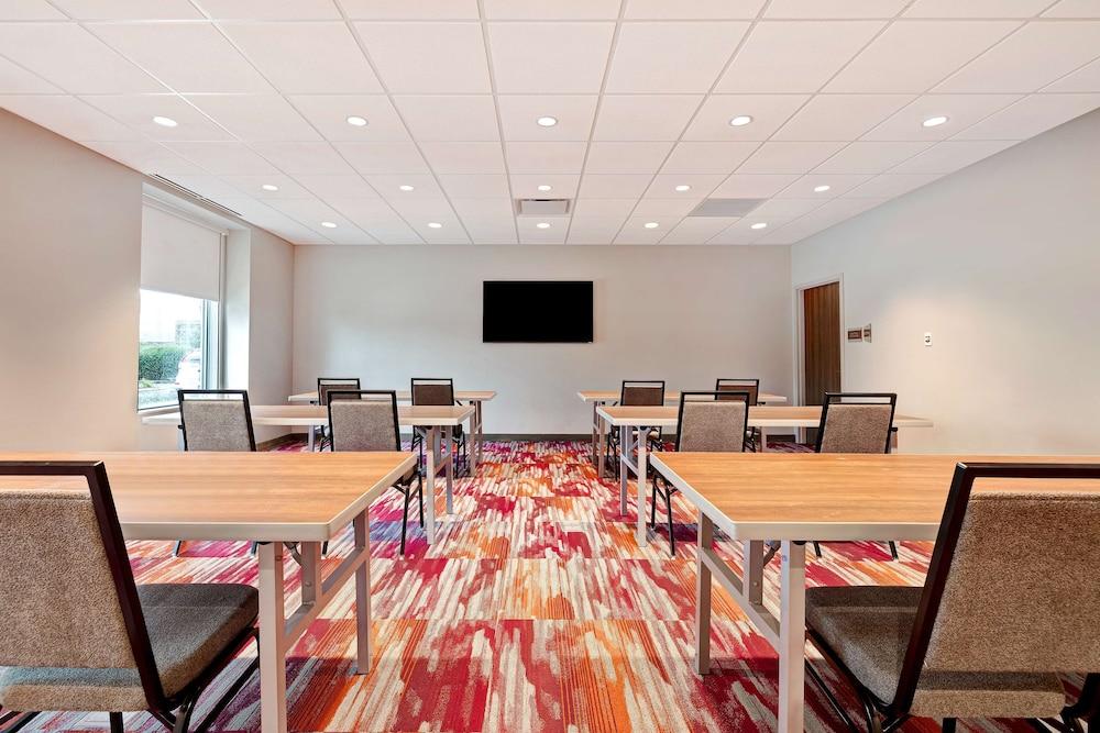 Home2 Suites by Hilton Lincolnshire Chicago