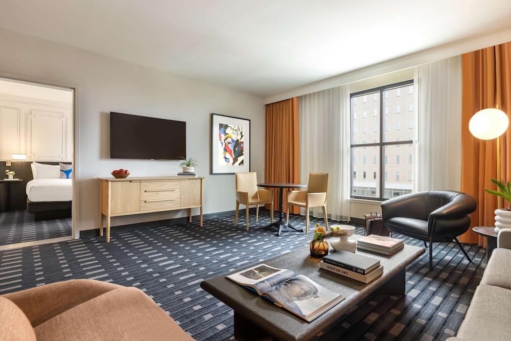 106 Jefferson Huntsville Curio Collection by Hilton