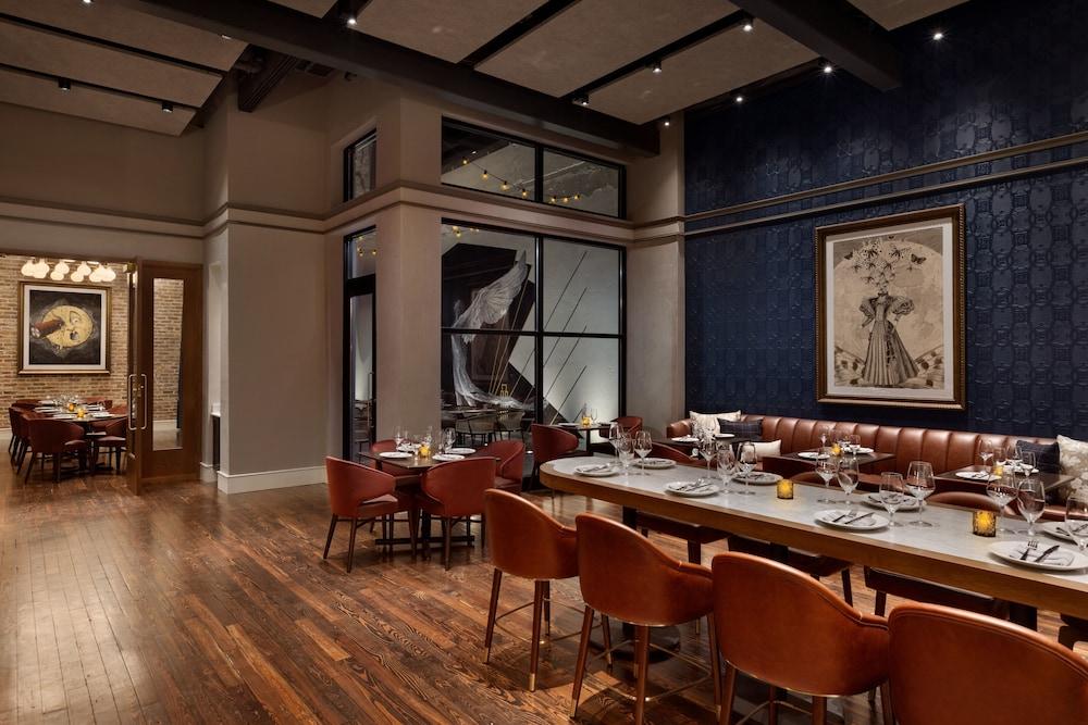 106 Jefferson Huntsville Curio Collection by Hilton