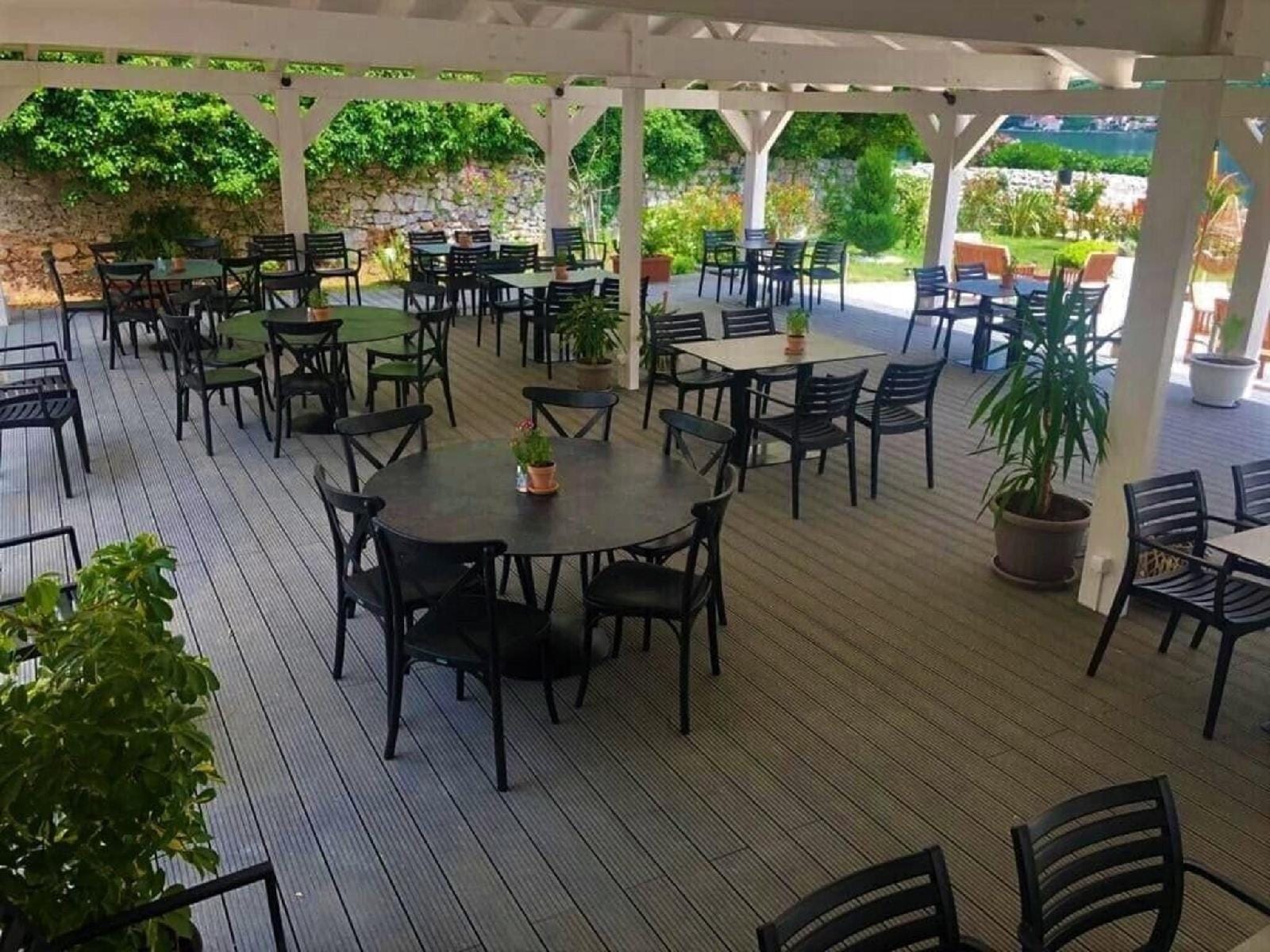 Montebay Perla