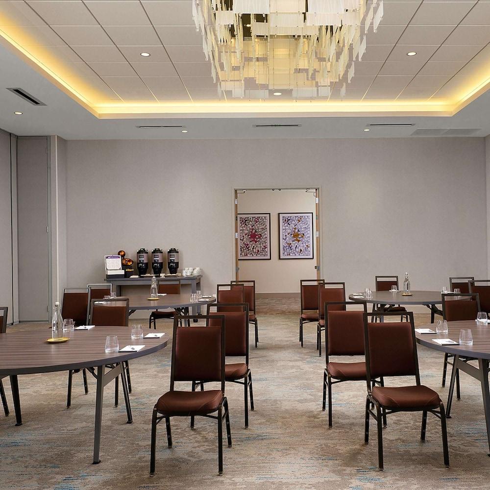Hilton Garden Inn Grapevine at Silverlake Crossings