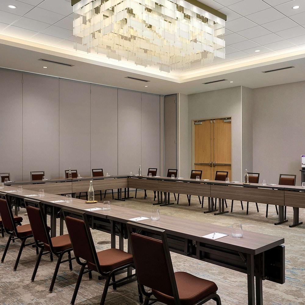 Hilton Garden Inn Grapevine at Silverlake Crossings