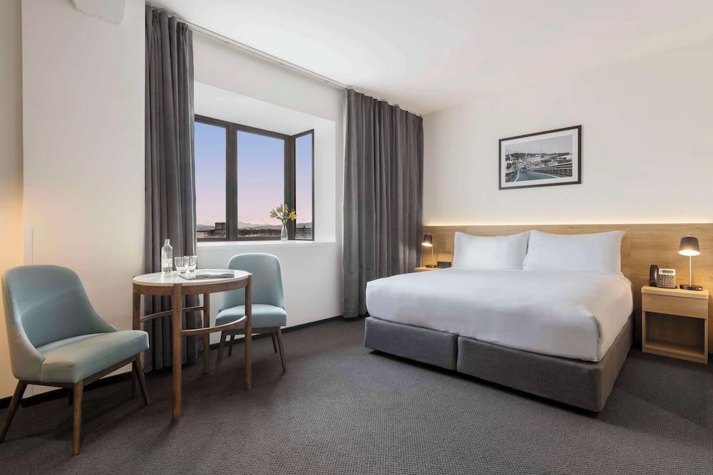 Oaks Wellington Hotel