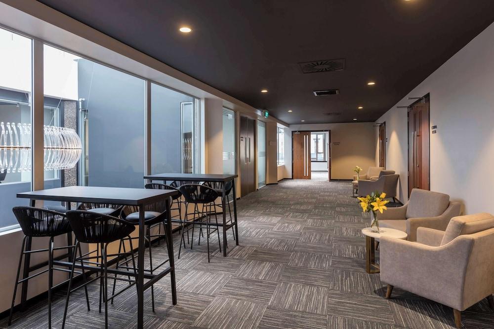 Oaks Wellington Hotel