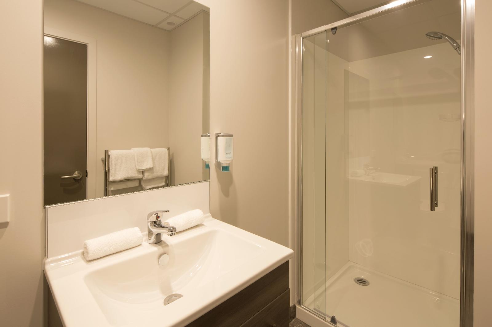 Ramada Suites By Wyndham Queenstown Central