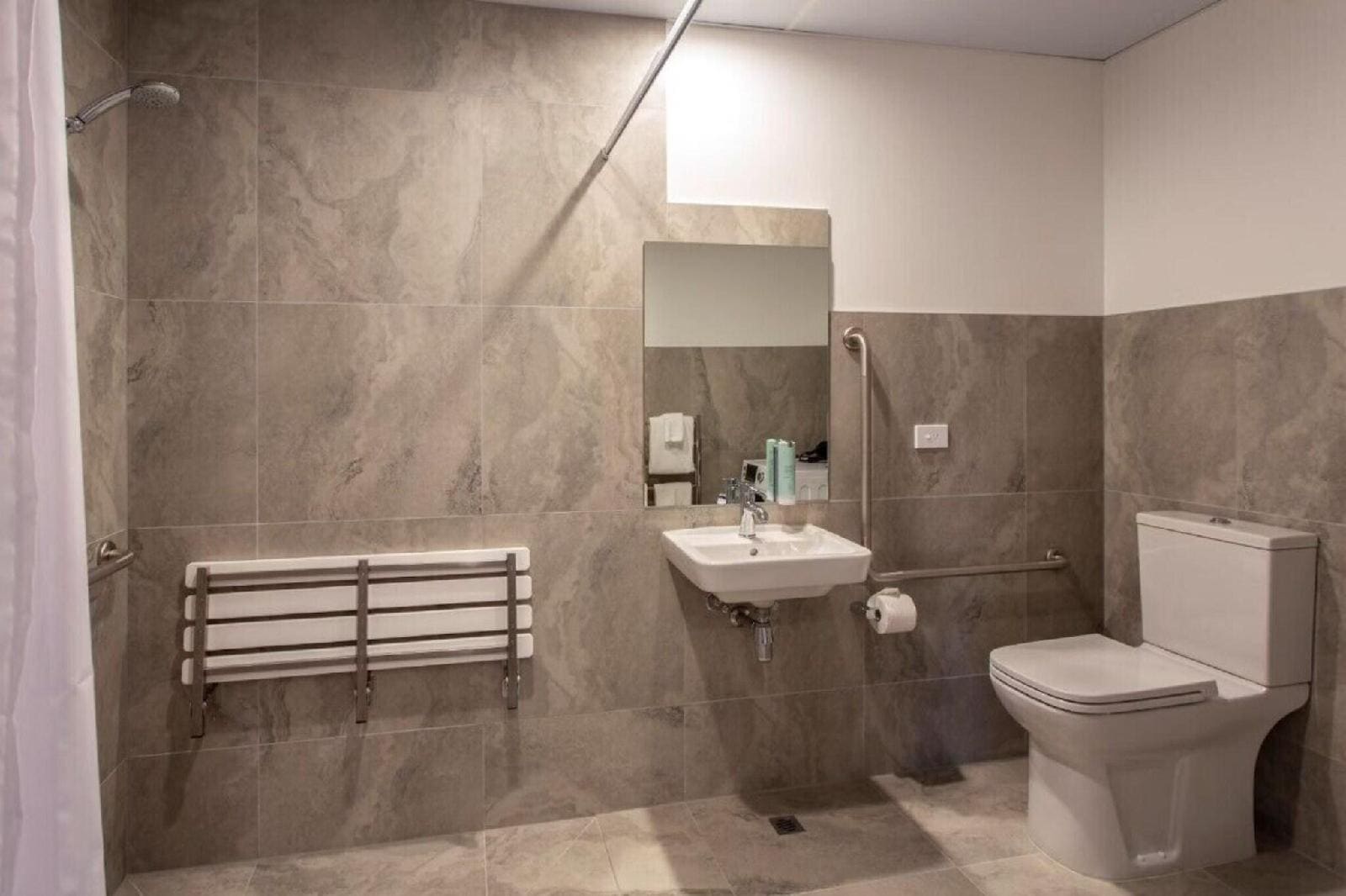 Ramada Suites By Wyndham Queenstown Central