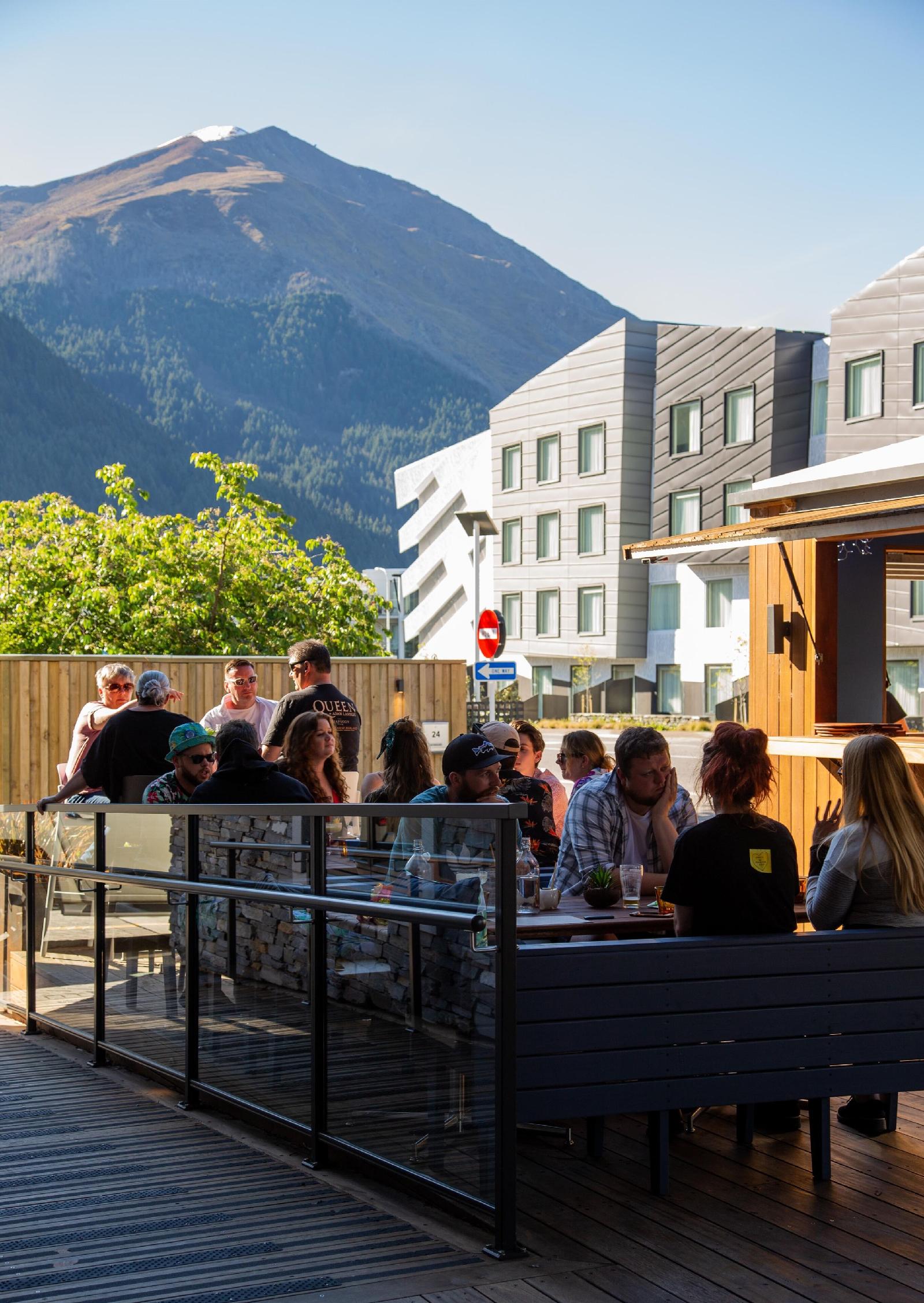 Ramada Suites By Wyndham Queenstown Central