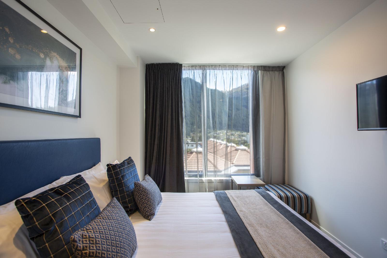 Ramada Suites By Wyndham Queenstown Central