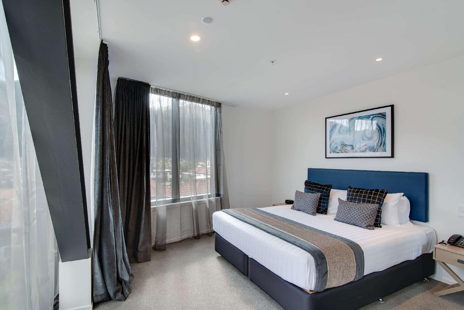 Ramada Suites By Wyndham Queenstown Central