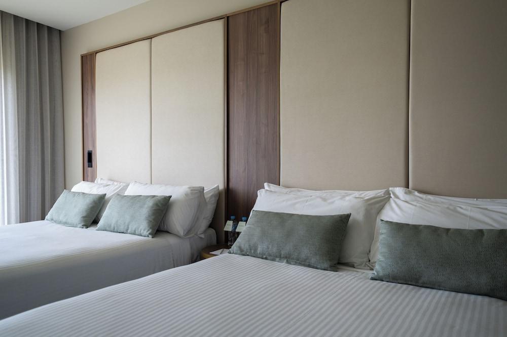 Oval Hotel