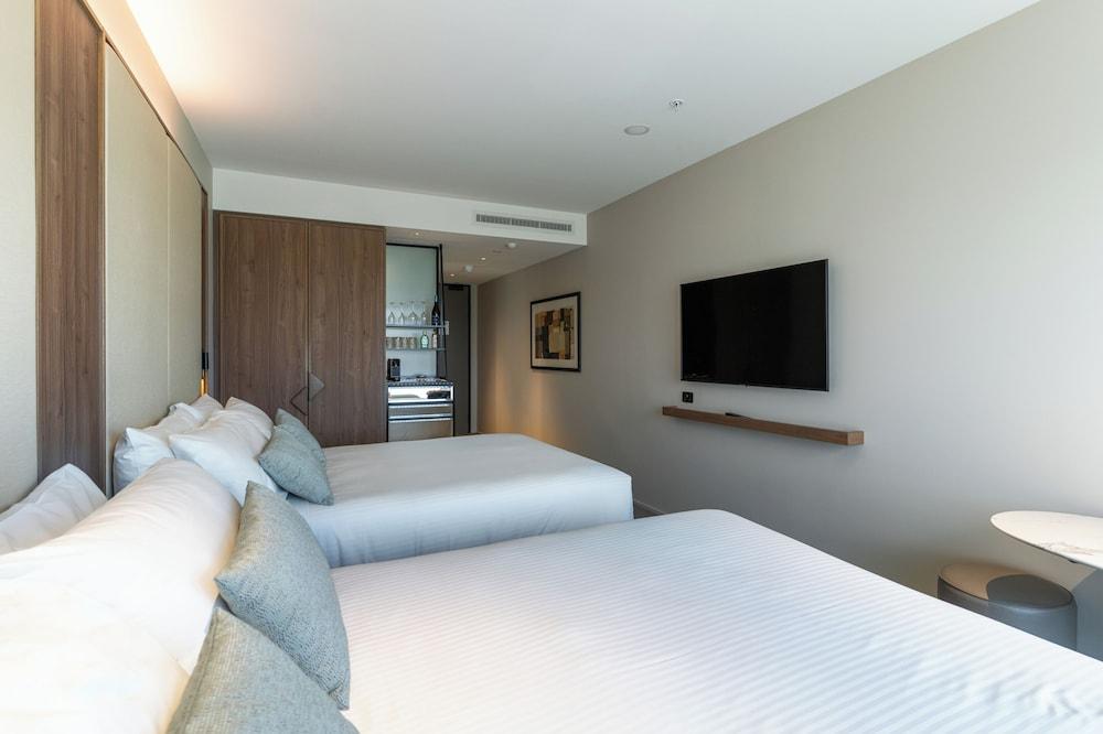 Oval Hotel