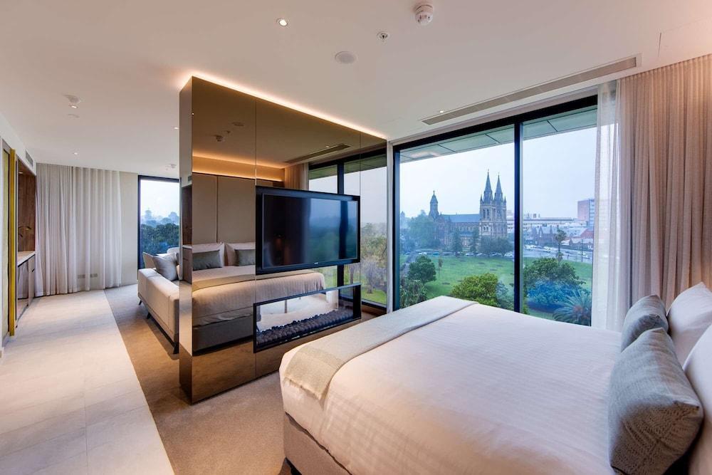Oval Hotel