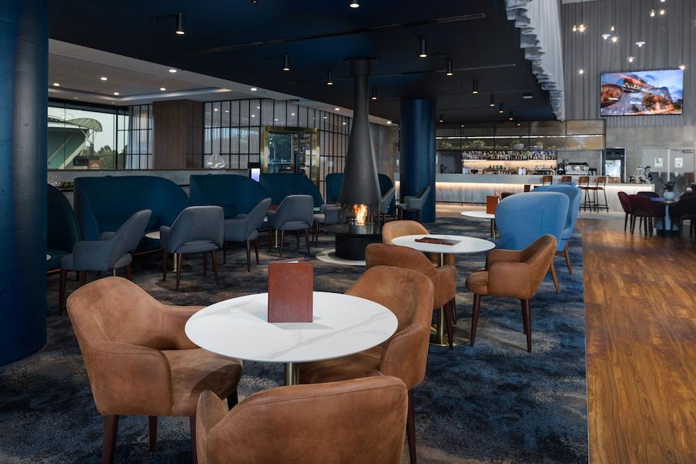 Oval Hotel