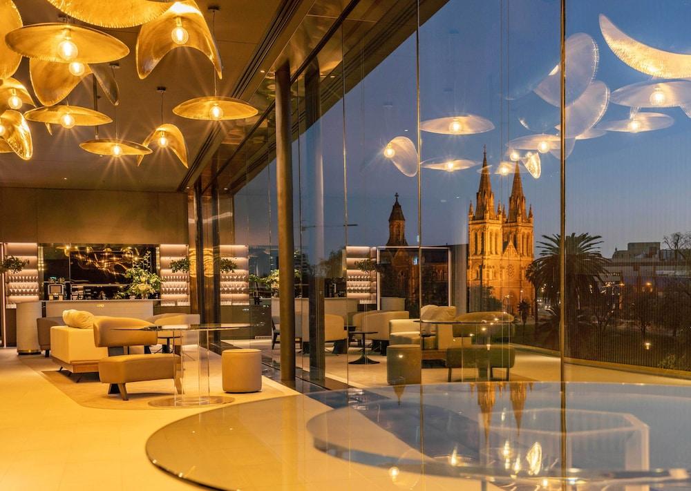 Oval Hotel