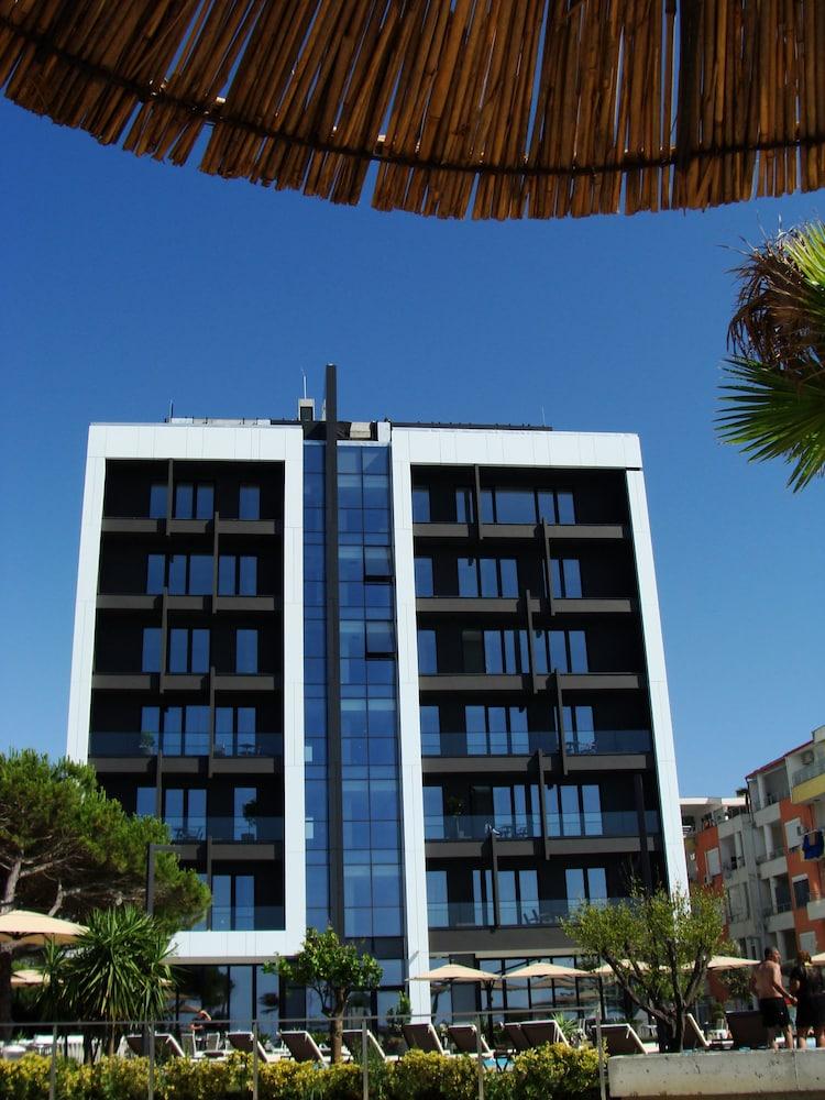 Supreme Hotel & Spa