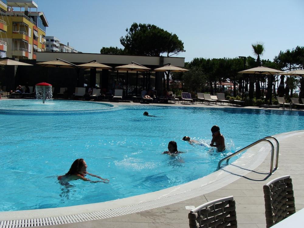 Supreme Hotel & Spa