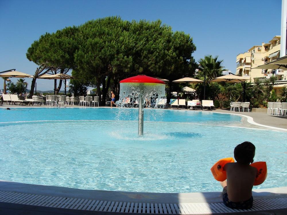 Supreme Hotel & Spa