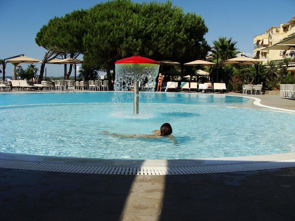 Supreme Hotel & Spa