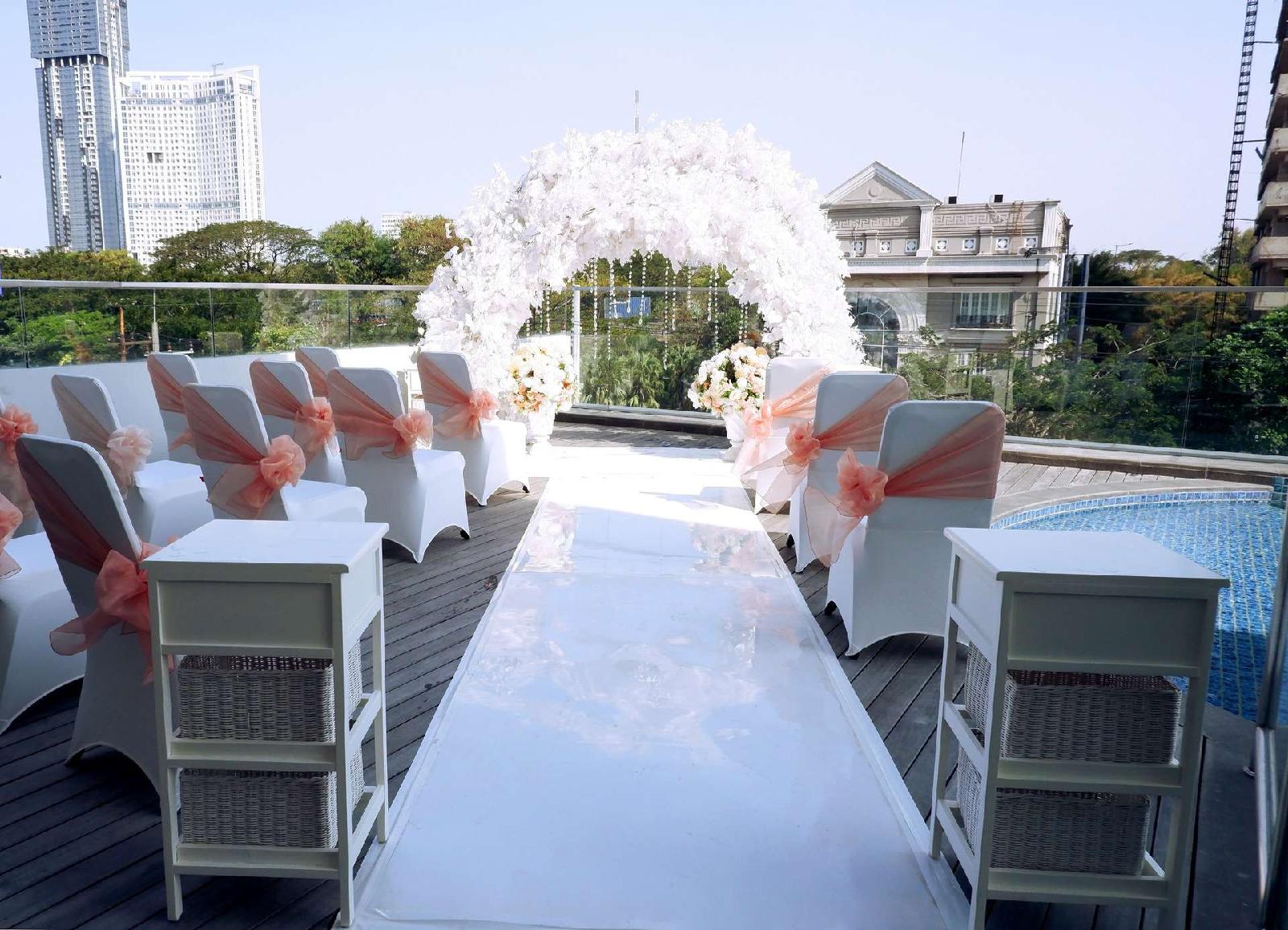 Harris Hotel & Conventions Roundabout Satellite Surabaya