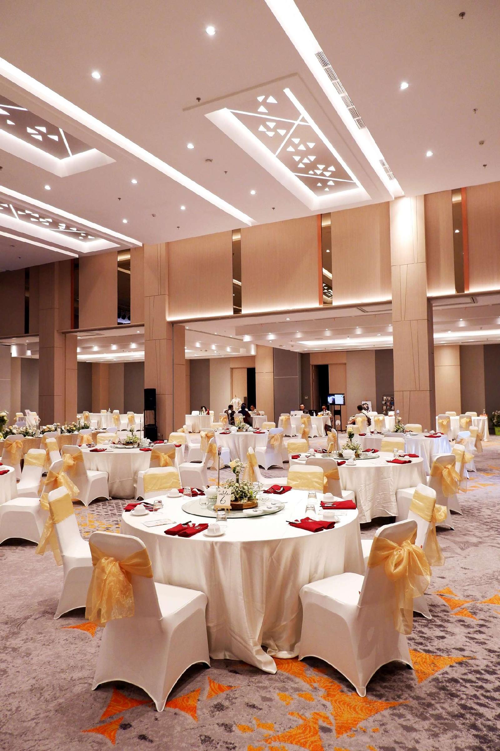 Harris Hotel & Conventions Roundabout Satellite Surabaya