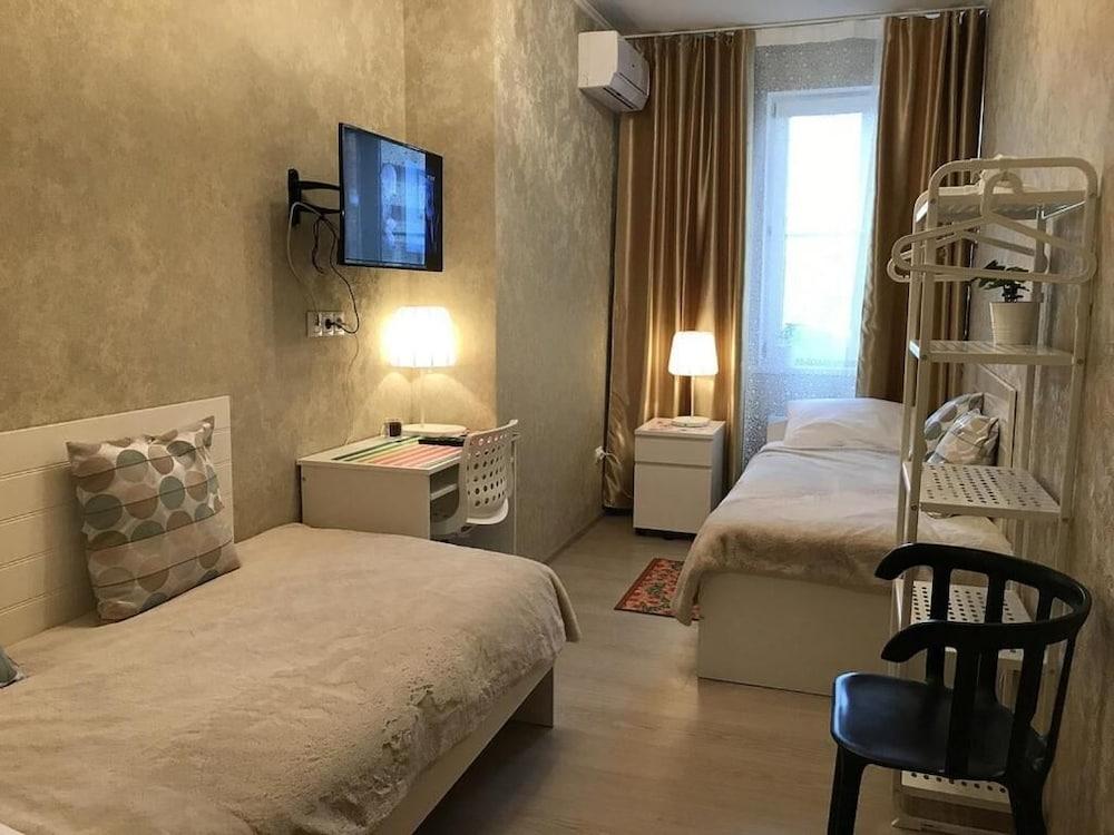 Hotel Crocus Star