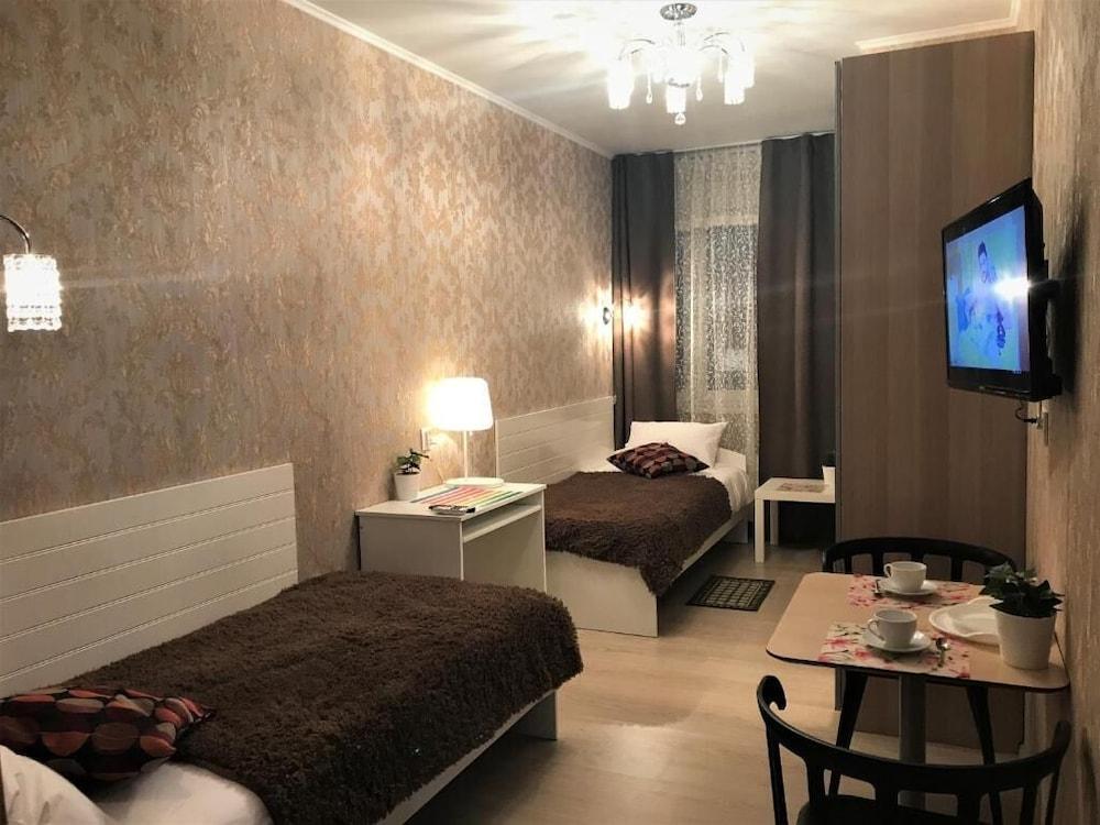 Hotel Crocus Star