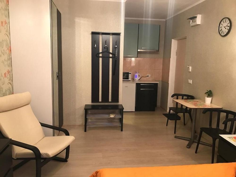 Hotel Crocus Star