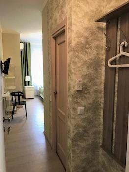 Hotel Crocus Star