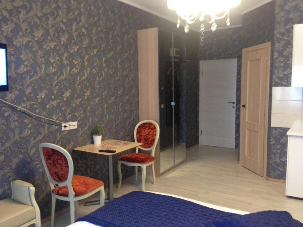 Hotel Crocus Star