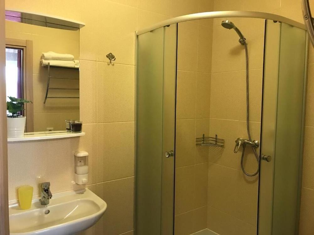 Hotel Crocus Star