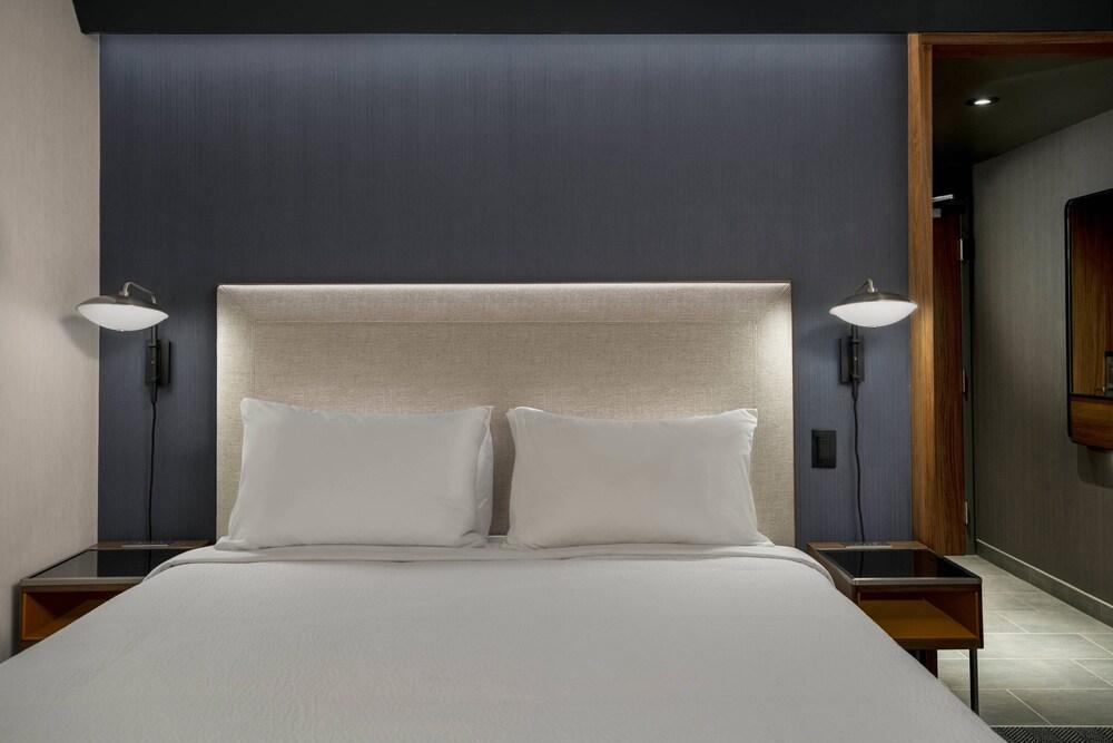 Courtyard by Marriott Memphis East/Galleria