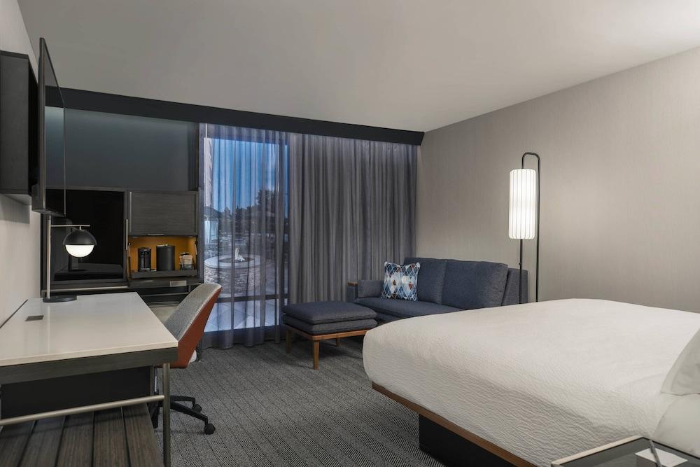 Courtyard by Marriott Memphis East/Galleria