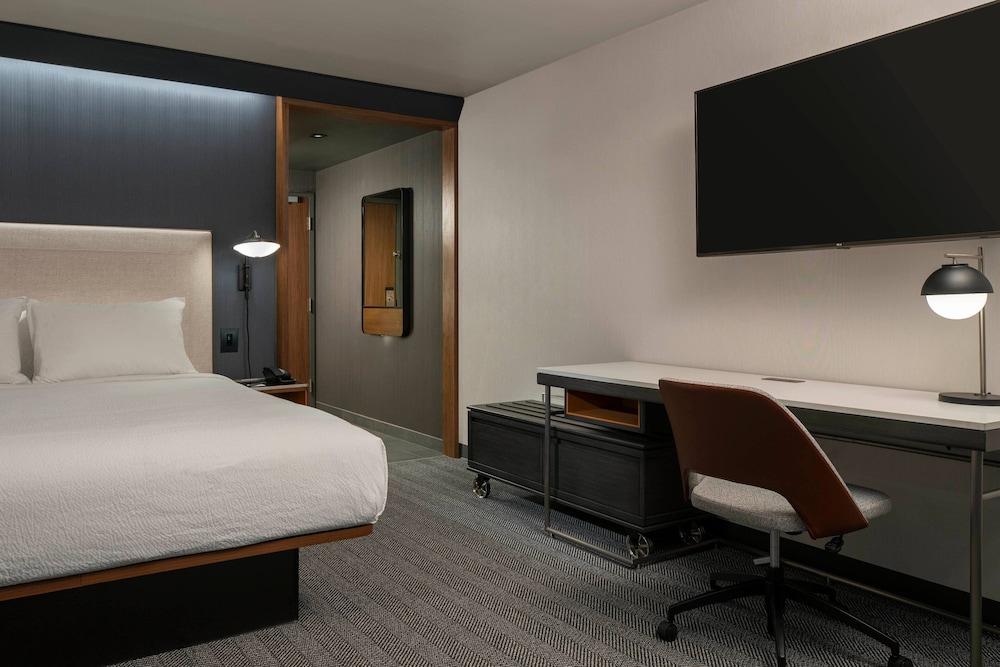 Courtyard by Marriott Memphis East/Galleria