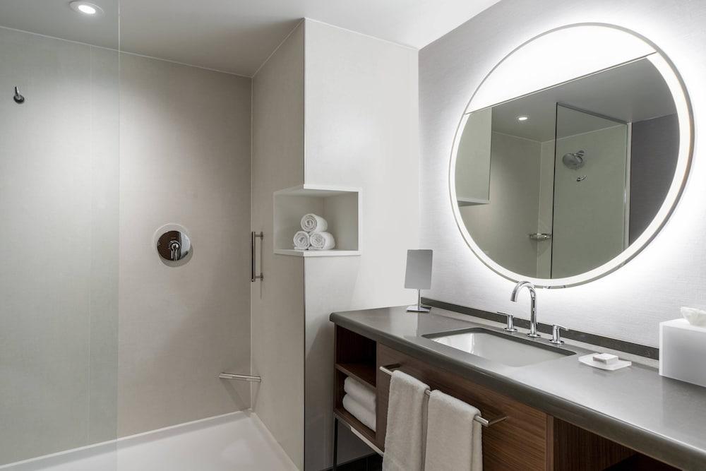 Courtyard by Marriott Memphis East/Galleria