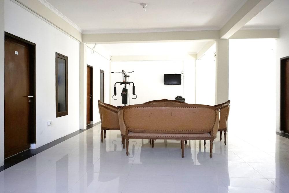 MIM Guest House Syariah by OYO Rooms