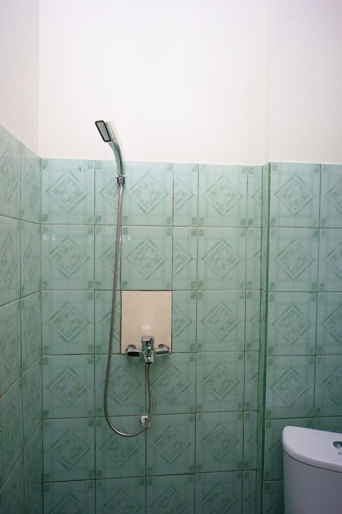 MIM Guest House Syariah by OYO Rooms
