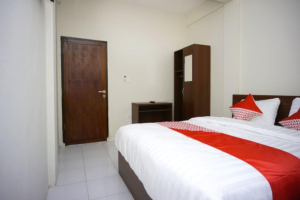 MIM Guest House Syariah by OYO Rooms