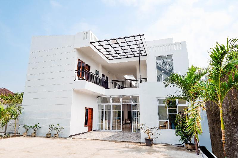 Four D'home by OYO Rooms