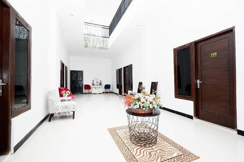 Four D'home by OYO Rooms