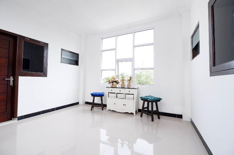 Four D'home by OYO Rooms