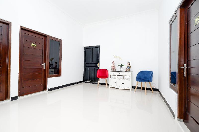 Four D'home by OYO Rooms